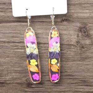 ACRYLIC DRIED FLOWER DANGLE EARRINGS